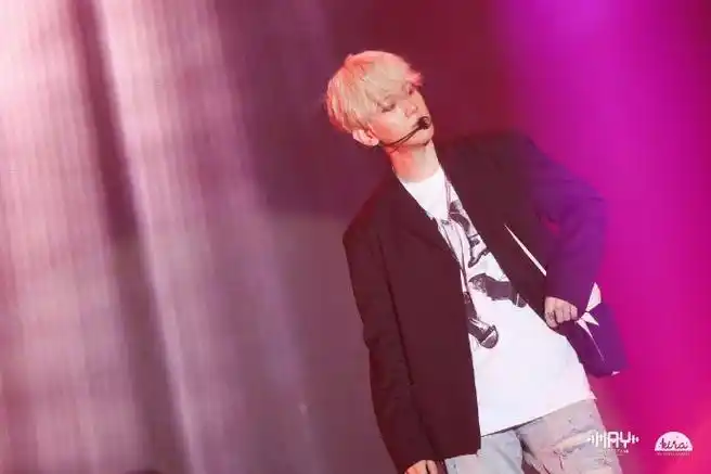 谁会不爱边伯贤#边伯贤超话@baekhyunee7230511【kira_ent】舞台上