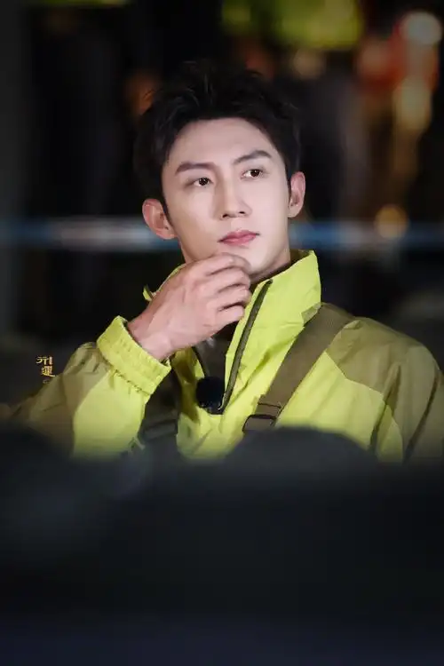 就在黄景瑜新剧刚播,前妻又跳出来找存在感,说黄景