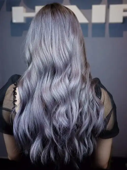 我终于找了我的tony老师把头发漂染了_刘海_显白_发色分享_时尚_发型