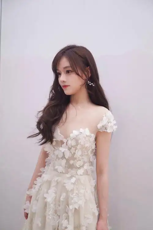 黄霄云演绎《我用所有报答爱》展现超强共情能力 坚持音乐磨砺中成长