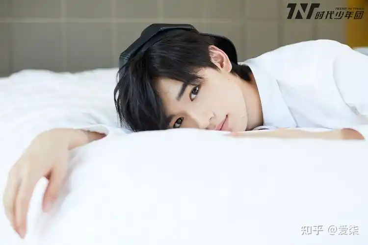 宋亚轩有哪些图片可以当壁纸