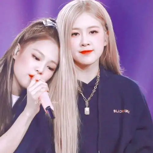 jennie rosé 看简介 08firstiove_rose