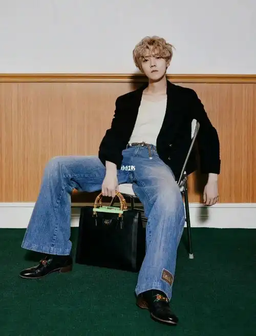 鹿晗xgucci金色卷毛造型