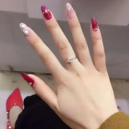 美甲图片 - 尖圆形新娘甲