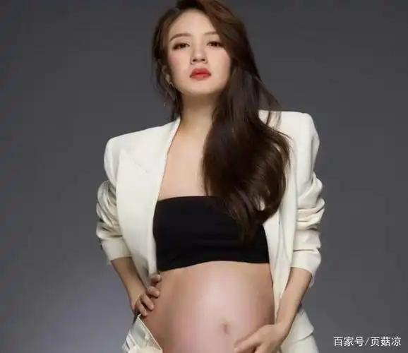 安以轩发布孕肚写真,表明紧张期待即将生产,感情不顺遇良人幸福