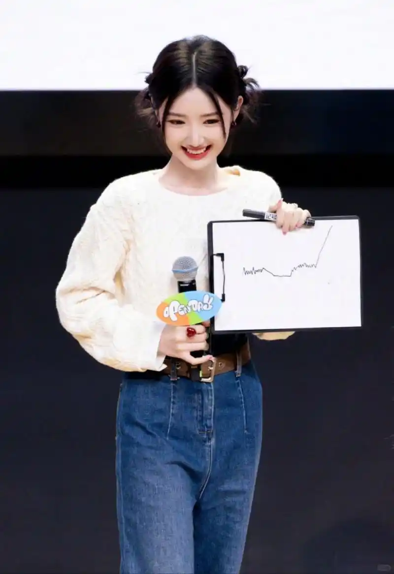 毛晓彤问心剧组穿搭曝光高腰牛仔裤引发潮流热潮  毛晓彤在《问心》