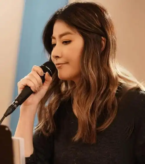 陈慧琳是香港著名的女歌手,她曾获得过无数奖项.