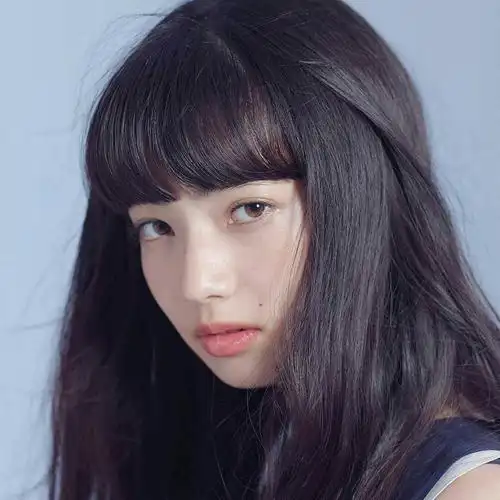 持更自己收集的小松菜奈头像