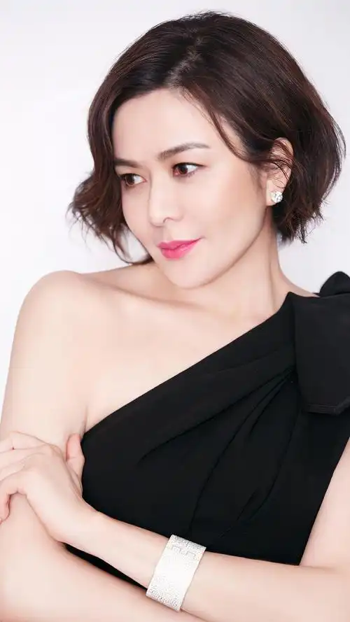 十三姨关之琳时尚写真一代女神靓绝香江