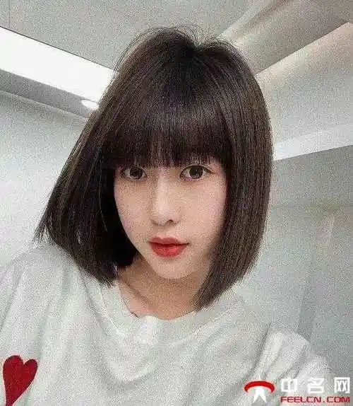 2021女士短发直发发型图片可盐可甜款式多样