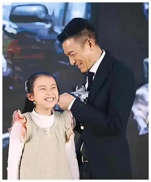 刘德华女儿高调亮相,怕是娱乐圈颜值最高的