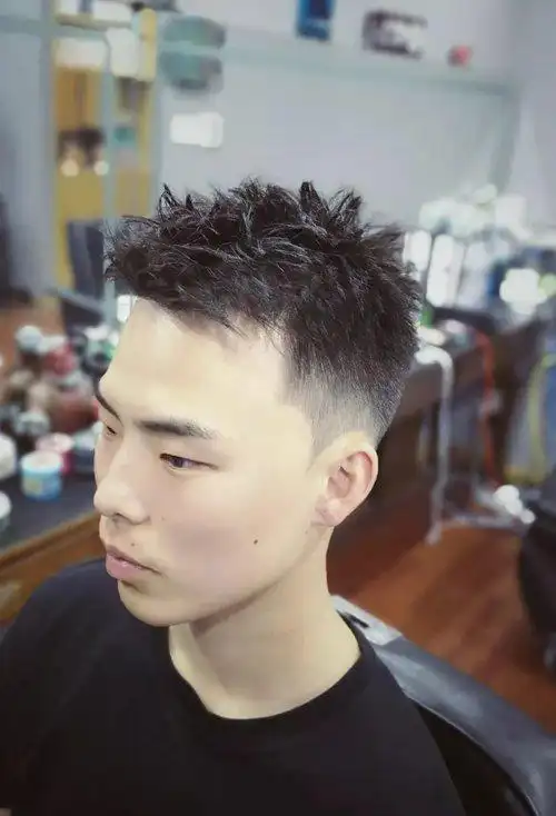 男生最拉风亮眼的短卷发