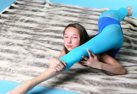 聚焦摄影:高难度的芭蕾劈叉