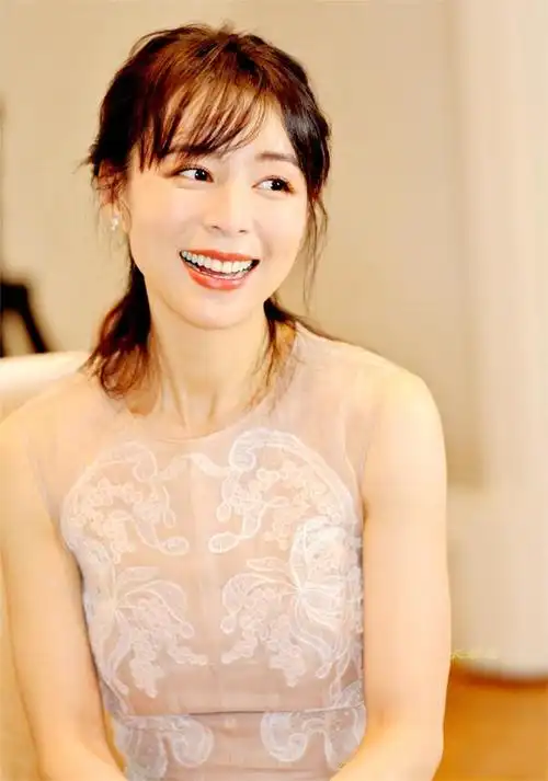 张静初个人资料简介(从"导演收割机"到素食代言人)(1)