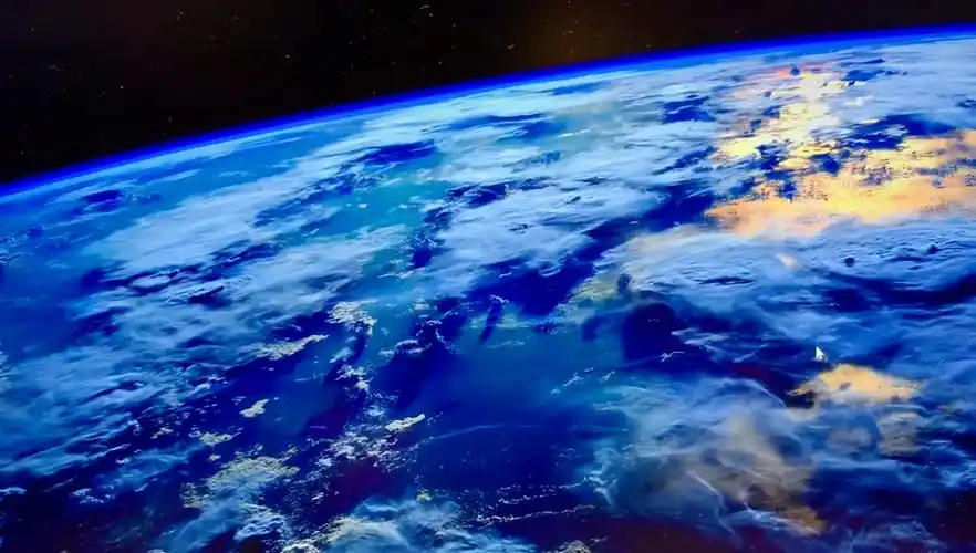 双4k带来视觉震撼,俯瞰地球!