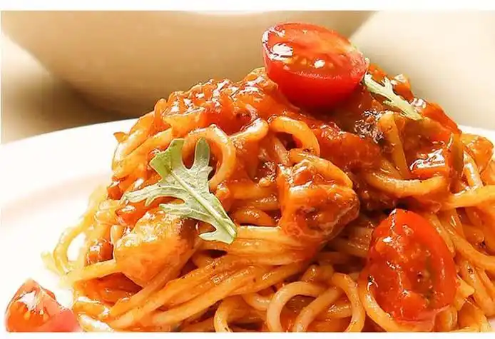 p>家常番茄肉酱意面是一道菜,主料是意大利面,番茄,猪肉或牛肉,芹菜.