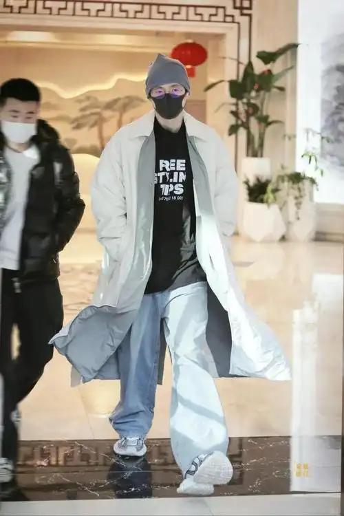 身高不满18米能不能把风衣穿好看看看陈坤和刘昊然