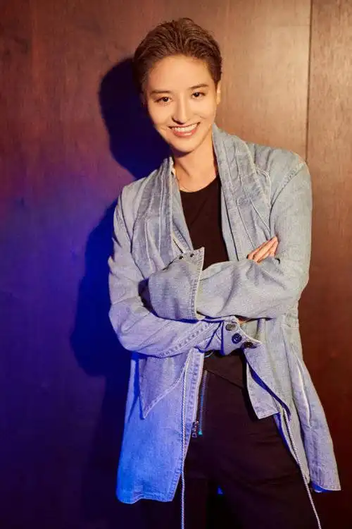 既是歌手又是演员,蒋一侨跨界出演女兵备受好评