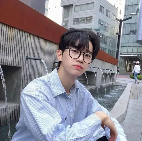 戴眼镜的小哥哥选这款很帅