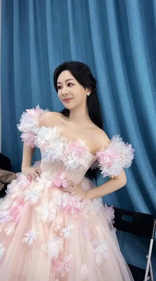 杨紫湖南卫视跨年粉色海洋甜美舞台