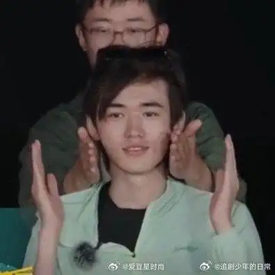 宋亚轩戳中我的笑点了,这是我的岛真的很好笑,扇自己巴掌可还行哈哈哈