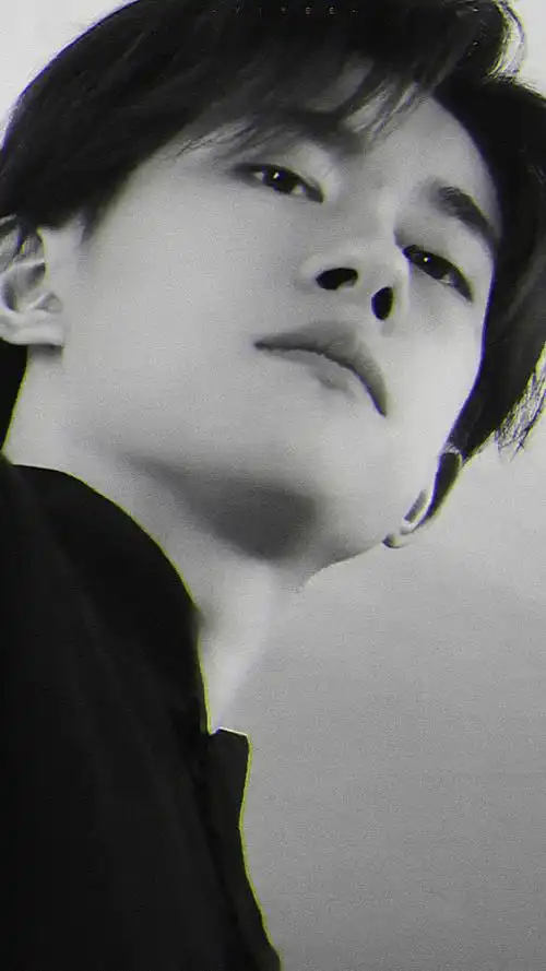 黑白玺绝绝子@tfboys-易烊千玺#易烊千玺阿玛尼美妆全球品牌代言人