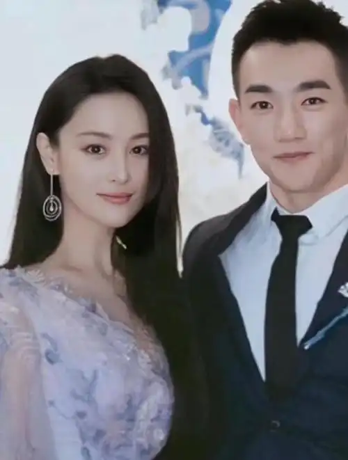 张馨予何捷罕见合体露脸结婚5年恩爱如初两人小孩却成谜