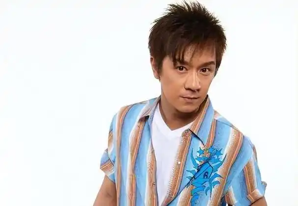 大家有没有听说陈浩民哥哥又要回归香港了?