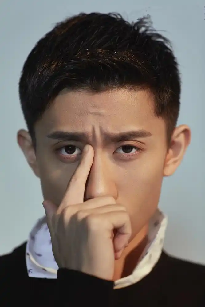 张一山时尚硬 照坚毅霸气,这次展现的是"柒个我"中的哪一个?