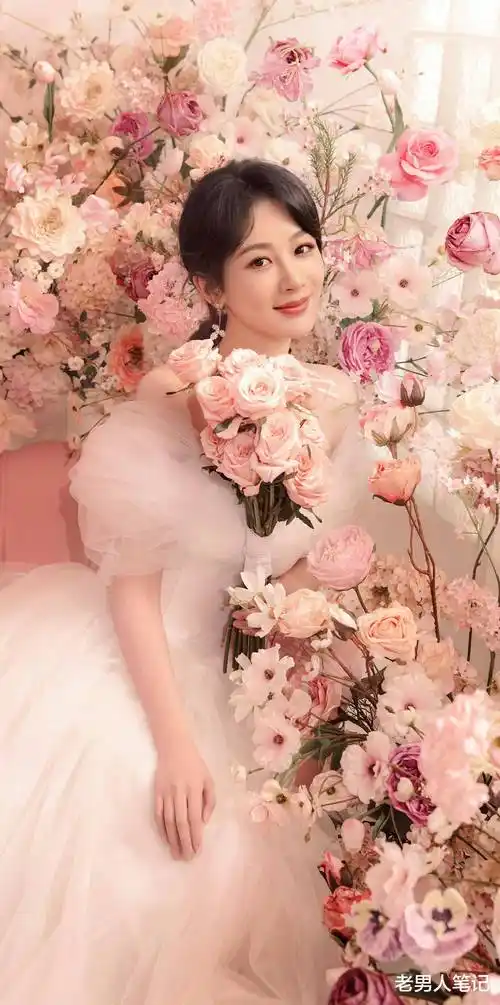 杨紫520婚纱大片,玫瑰粉氛围浪漫唯美,勾勒轻盈曼妙姿态_粉色_时尚