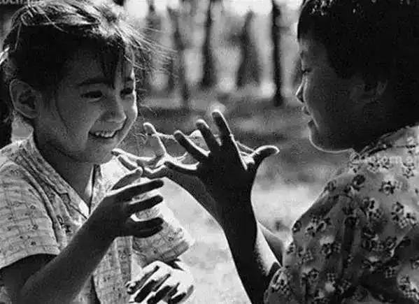 太怀念了40张童年生活老照片有你的记忆吗