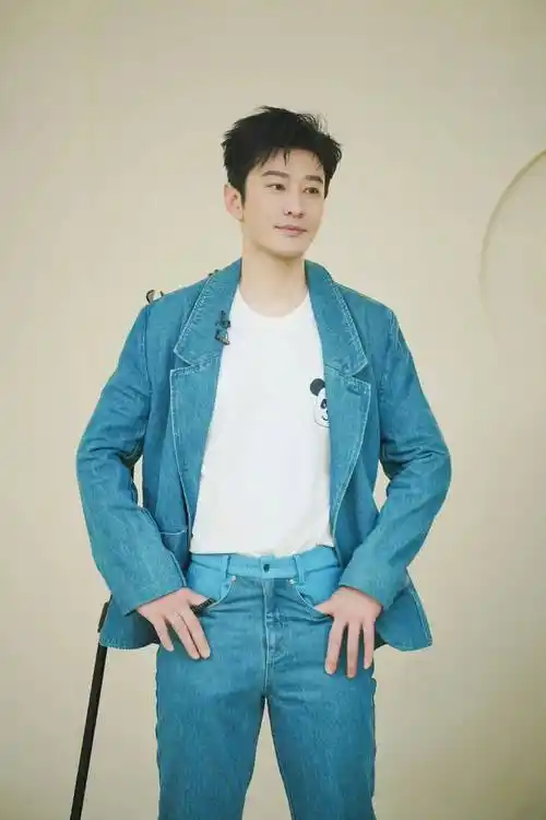 男星黄晓明时尚写真:仪表堂堂,玉树临风