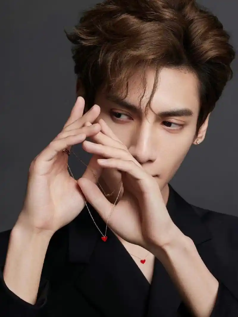 罗云熙# #罗云熙独特视角#  罗云熙是一位备受瞩目的年轻演员,说哪