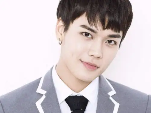 林彦俊恭喜出道