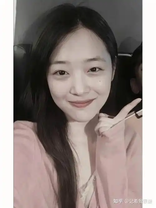 25岁知名女星崔雪莉去世三年后生前纪录片被公开思想大胆奔放