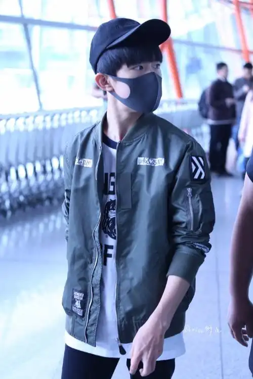 易烊千玺重庆出发 北京到达