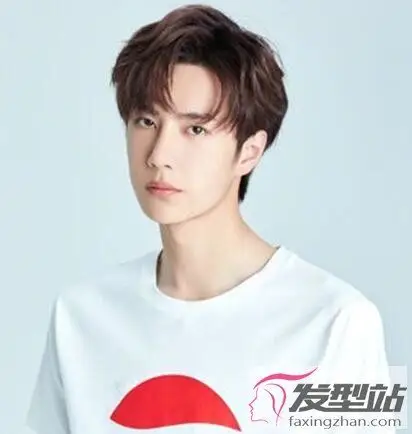 男生三七分带刘海发型 修颜洋气晋升时尚达人