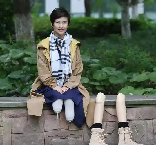 舞蹈老师廖智被活埋30小时后获救丈夫因她双腿截肢狠心离去