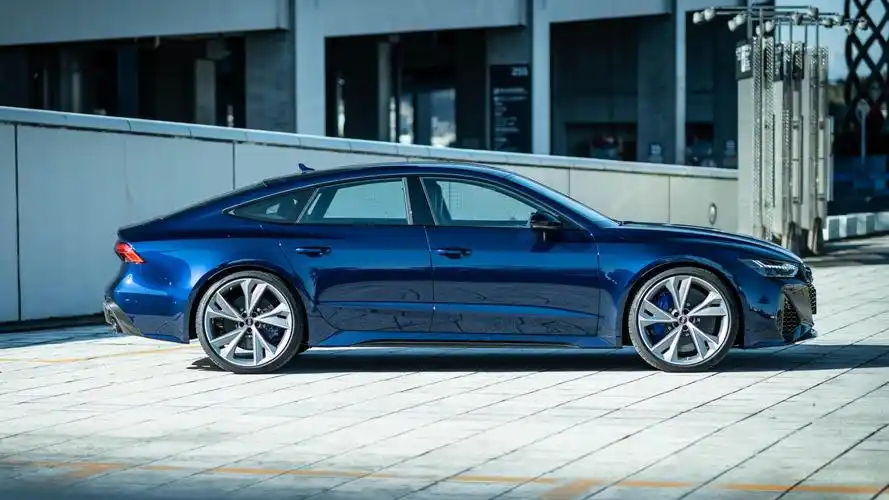 2021最美性能轿跑奥迪rs7