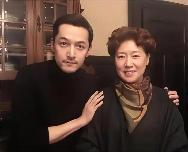 回顾有一种婚姻叫胡歌和黄曦宁结婚仅半年什么叫幸福感