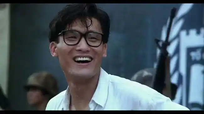 他迎来了演艺事业的第二个春天 先是与周润发在《监狱风云》中搭档 到