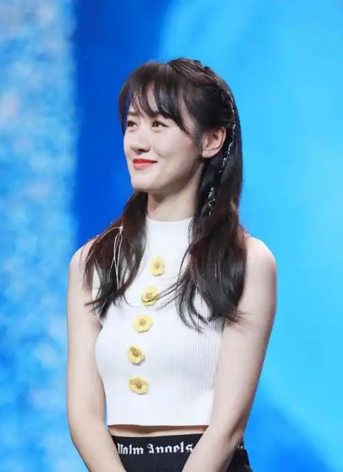 离开滤镜后袁冰妍颜值彻底垮了脸颊凹陷老态十足看着真显老