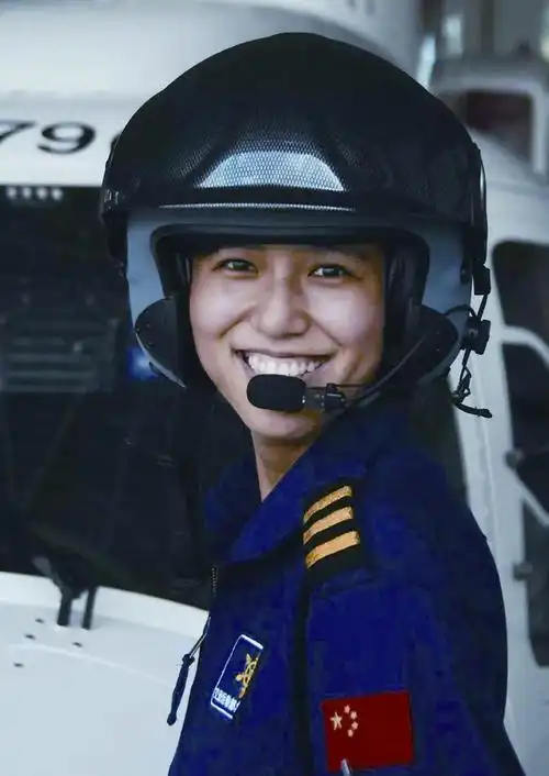 女机长宋寅做乌云中的那道光