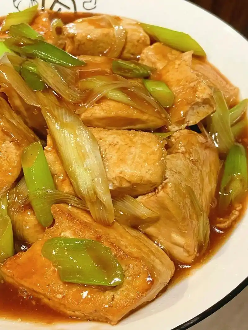 我妈做的拿手好菜-葱烧豆腐! 平平无奇的豆腐也能做得那么好吃!