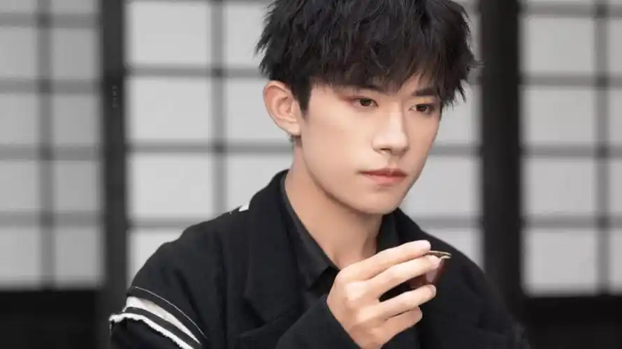 易烊千玺电脑壁纸