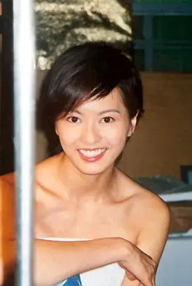 梁咏琪出浴美照曝光 小露香肩清纯柔美