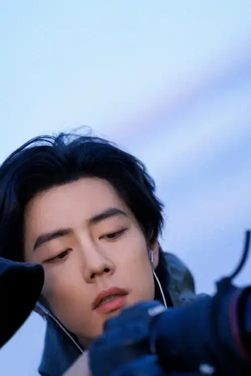 肖战##日常见肖战#  【肖战】  韶光似箭,回头望去,一切都未曾改变.