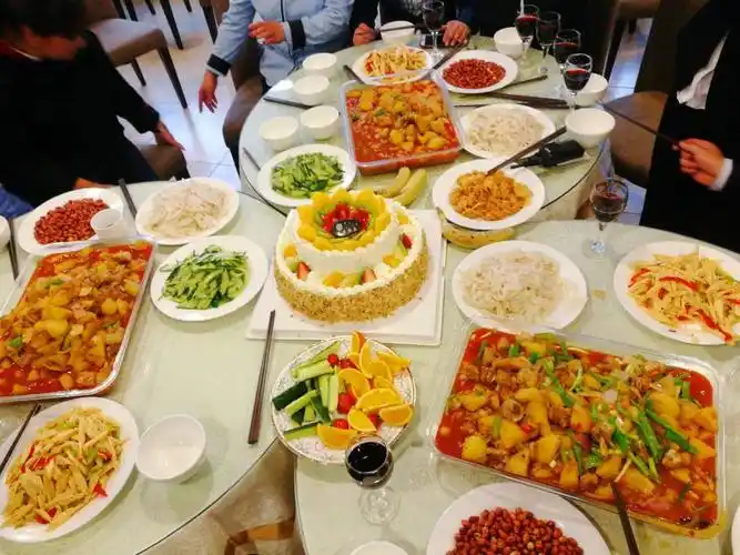 我们的生日聚会当然也少不了水果和零食,酒店为大家准备了精美的生日