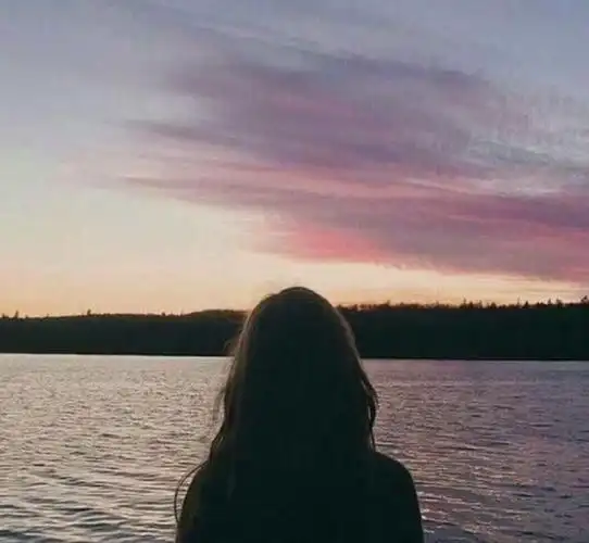 心理测试4个背影女孩哪个最难过测前任是否还对你念念不忘