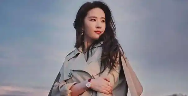 刘亦菲为何单身至今?不是没人愿意娶,看完这些照片你就知道了